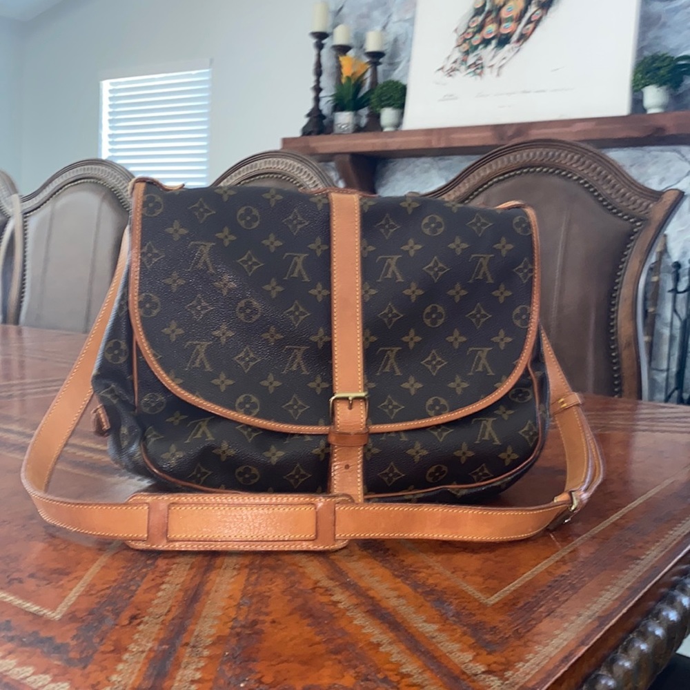 Louis Vuitton messenger bag-Authentic